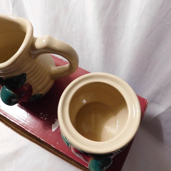 CRACKER BARREL APPLE DESIGN CREAMER AND SUGAR BOWL WITH LID - Picture 7 of 8